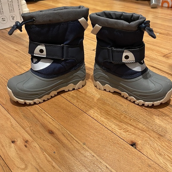 Snow Boots - Picture 2 of 5